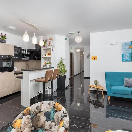 Cozy In With Wifi Apartment Pula