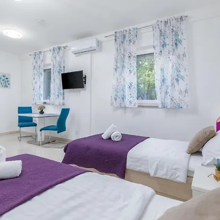 Апартаменты Cozy In With Wifi Пула