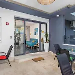 Awesome Apartment In Pula With Wifi Пула